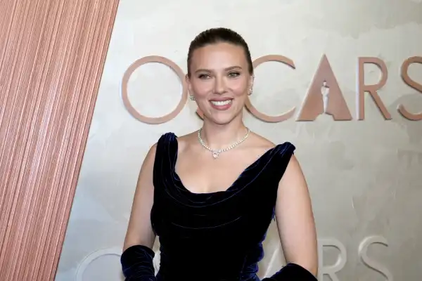 Scarlett Johansson Has a Good Reason for Not Taking Photos With Fans