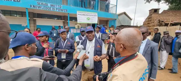 Goodluck Jonathan Monitoring Election In Kenya (photos)