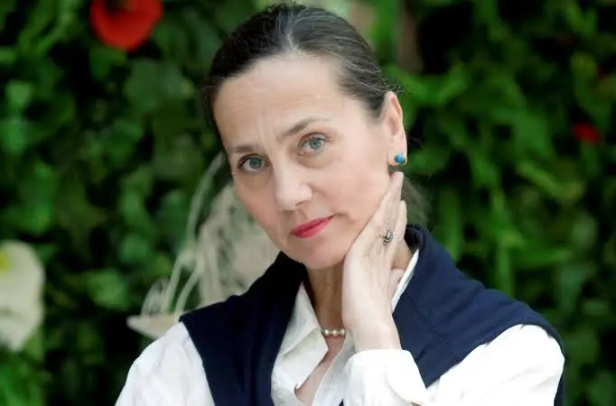 Biography & Career Of Edina Papo