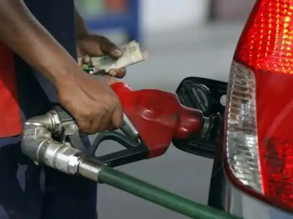 Nigerians React To Federal Government’s Planned Fuel Subsidy Removal