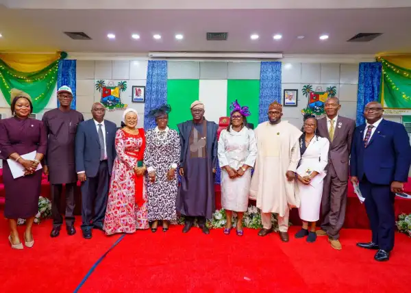 Lagos: Sanwo-Olu swears in seven permanent secretaries