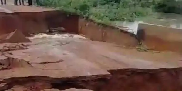 Residents stranded as flood washes away bridge in Oyo
