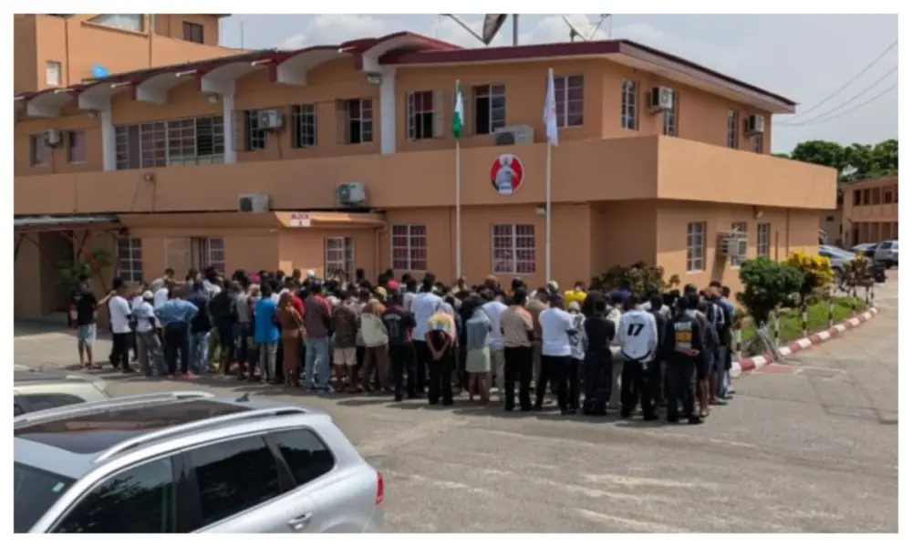 EFCC arrests 120 suspected internet fraudsters in Lagos