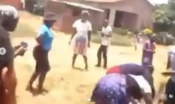 Video Of Women Beating Up An Alleged Home Wrecker