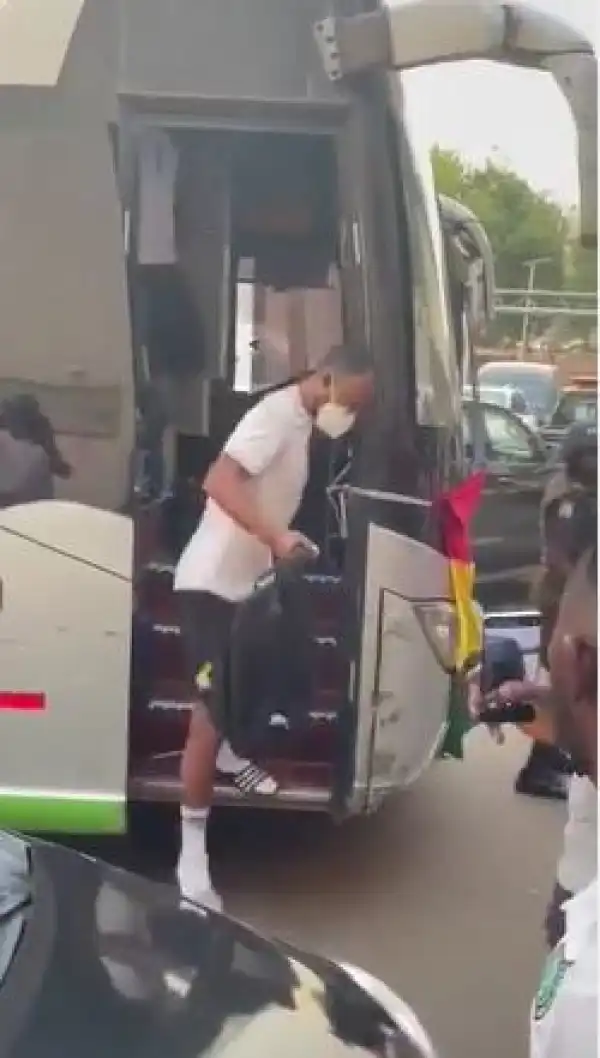See Hilarious Way Nigerians Welcomed Black Stars of Ghana Yesterday (Video)