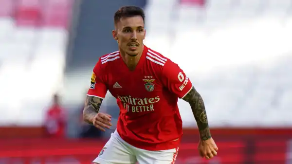 Arsenal in talks with Benfica over defender Alex Grimaldo