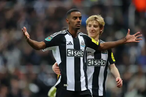 EPL: ‘He’s not going to Arsenal’ – Lescott names club Isak would join this summer