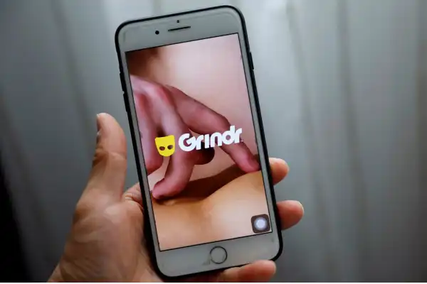 Pakistan Blocks Five Dating Apps Including Tinder and Grindr