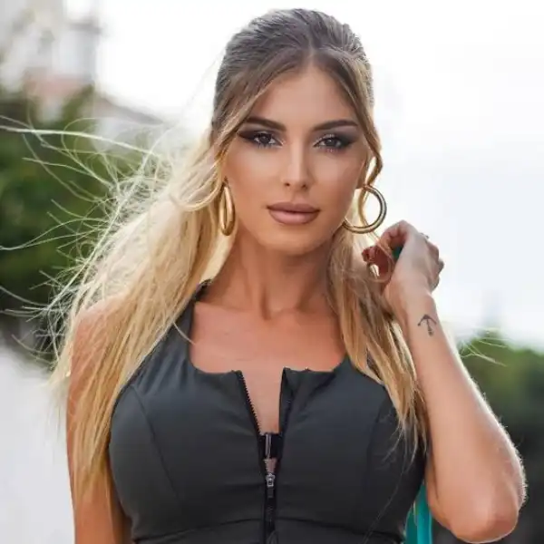 Biography & Career Of Laura Medina