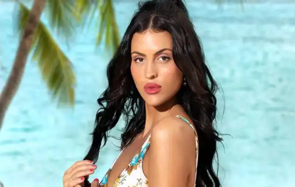 Biography & Career Of Holly Scarfone