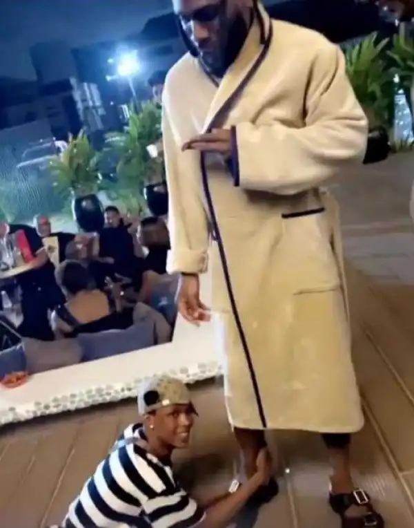 I Won’t Let You Go Unless You Bless Me – Upcoming Singer Receives N1.7M From Burna Boy (Video)