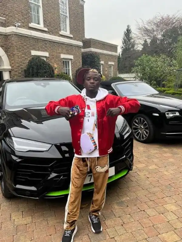 Moment UK-based Nigerian Pastor Gave Singer Portable £3000 Cash (Video)