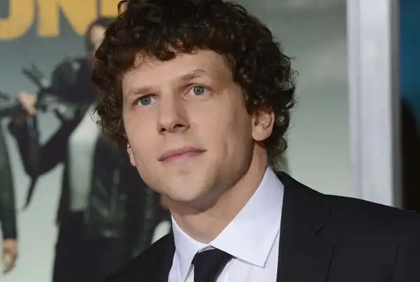Jesse Eisenberg to Star Opposite Lizzy Caplan in FX’s Fleishman Is in Trouble