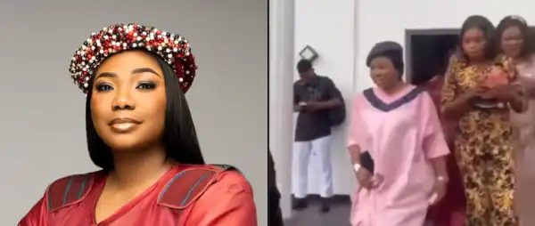 “Your Gospel No Reach Heart”- Netizens React As Mercy Chinwo Refuses Photo Requests From Fans