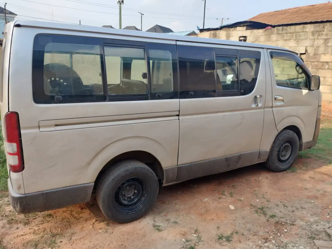 Lagos: Police dismantle car theft syndicate, arrest suspects, recover stolen bus