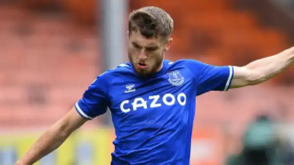 Arsenal have Everton fullback Kenny under consideration