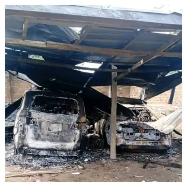 Benue: Outrage in Kwande as angry youths burn monarch’s home, office