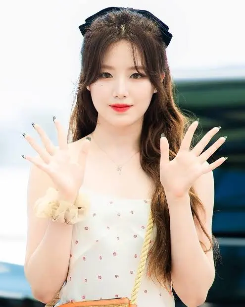 Biography & Career Of Yeh Shu Hua