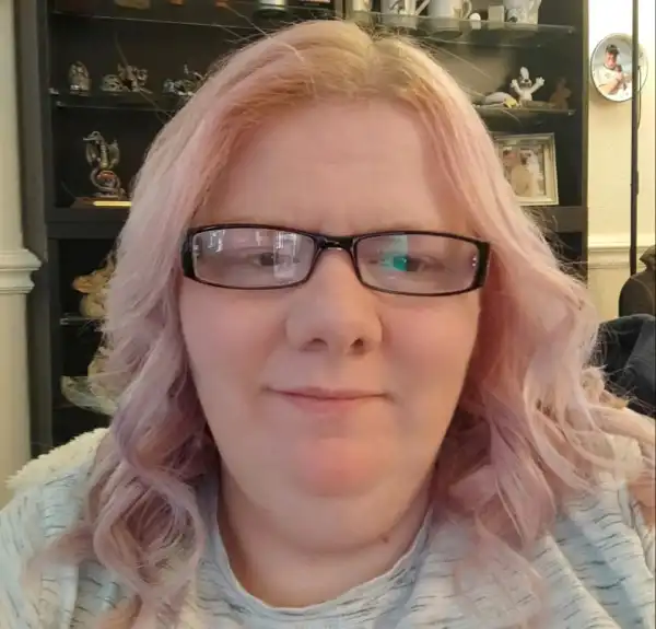 Woman Reveals She Takes Her Bath Four Times A Day Because She Smells Like Fish Due to Rare Condition (Photo)