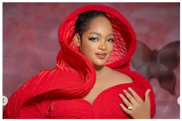 Ooni’s Estranged Wife, Queen Naomi Celebrates Val With Gorgeous Photos