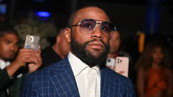 Floyd Mayweather Jr. to Chronicle Life and Career in The G.O.A.T. Docuseries