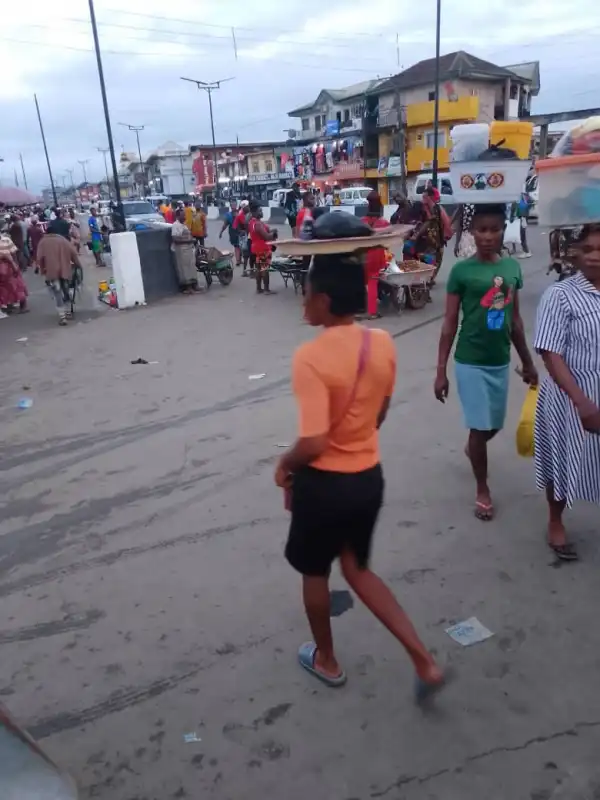 Imo govt bans street trading, illegal parks on major roads