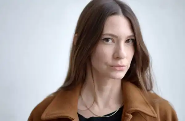 Age & Career Of Sara Renar