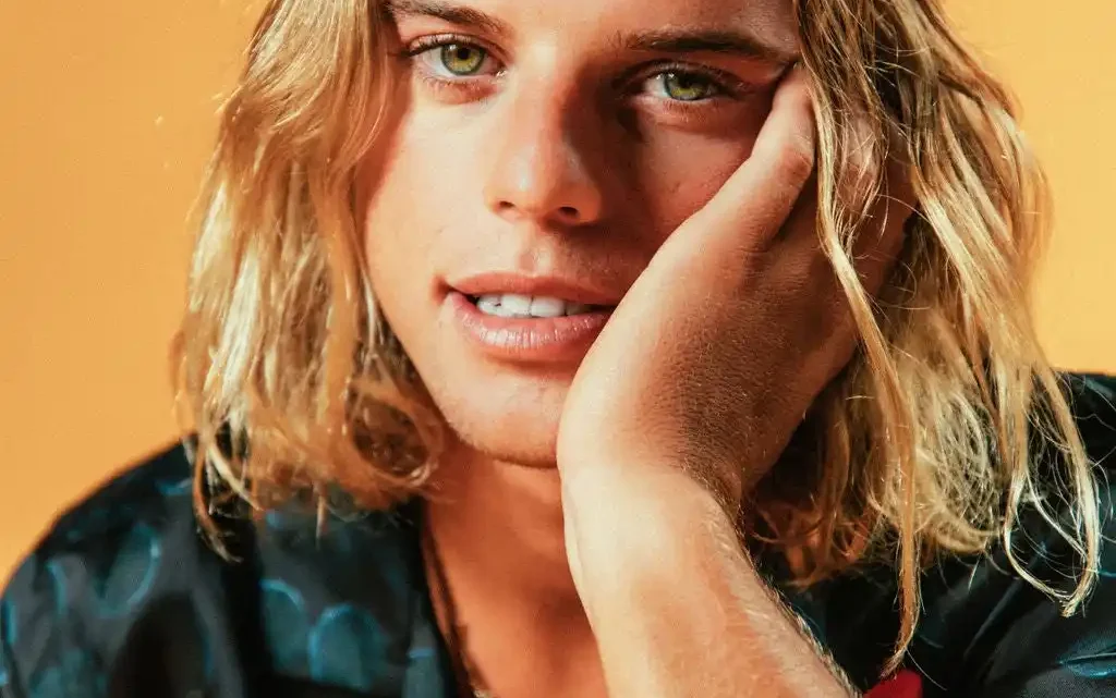 Biography & Career Of Alex Hayes