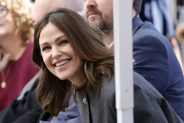 Fruitcake: Jennifer Garner & Paul Walter Hauser to Lead True Crime Movie