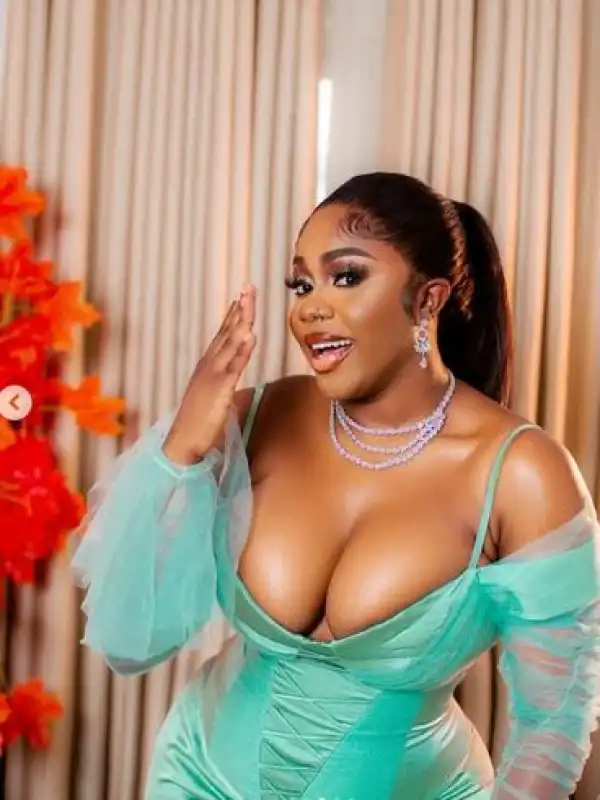 Popular Skitmaker, Nons Miraj Acquires New Range Rover (Video)