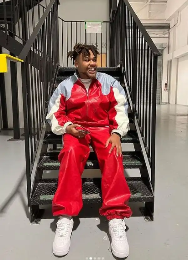 Singer Buju Returns To His Hood To Eat Amala (Video)