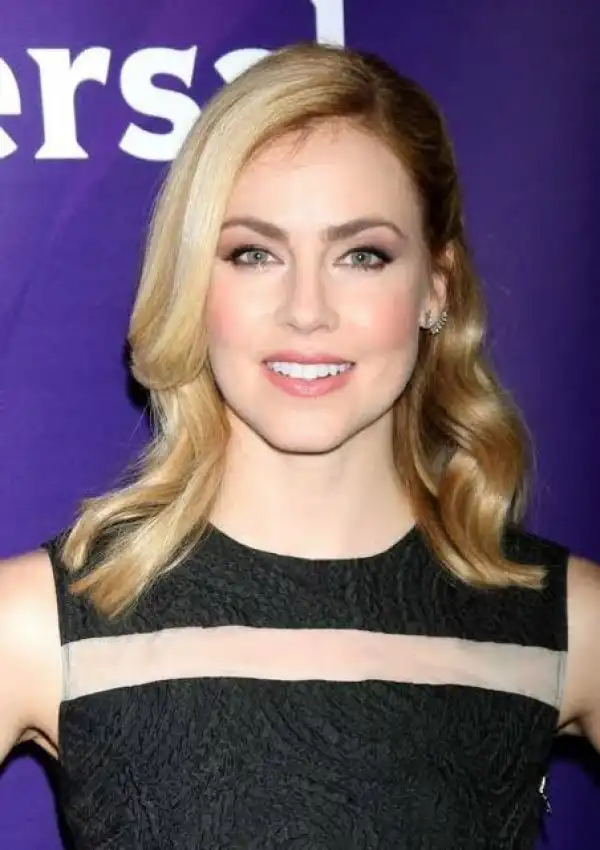 Biography & Net Worth Of Amanda Schull