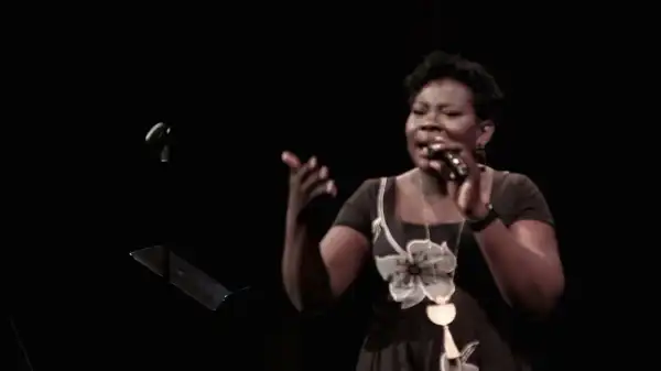 Derin Bello – Mighty God (Video)