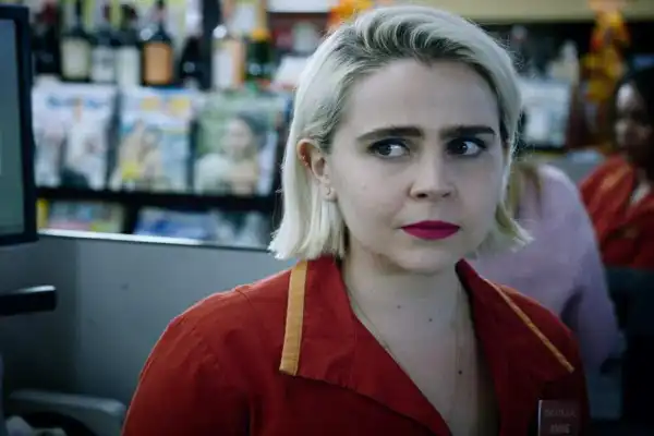 Biography & Career Of Mae Whitman