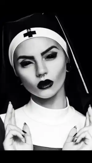 Crazy Nun - S01