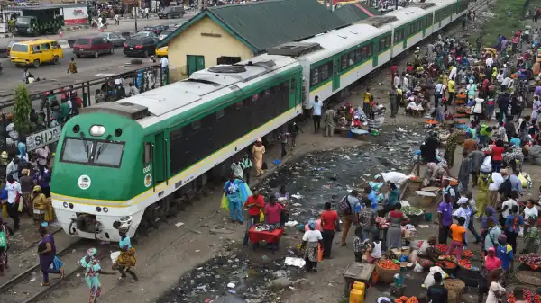 Panic as train coach detaches on Lagos-Abeokuta Expressway