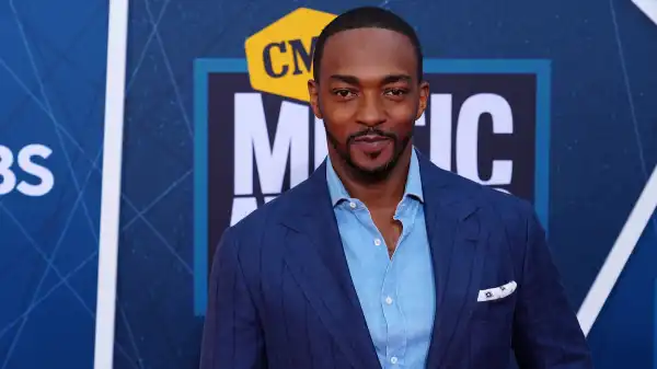 We Have a Ghost Photo: Anthony Mackie & David Harbour Lead Netflix Comedy