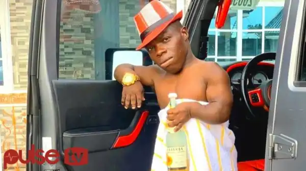 Shatta Bundle begs EFCC after spraying naira at an event