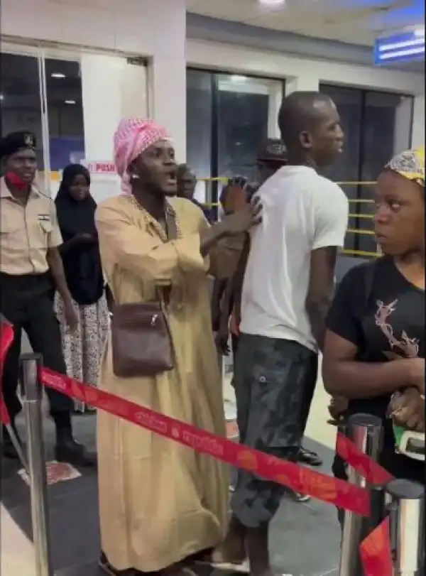 Singer, Portable Storms Fast Food Restaurant, Tells Customers To Order Whatever They Want (Video)