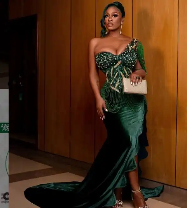 My Boyfriend Broke Up With Me Because I Kissed Groovy – Uriel