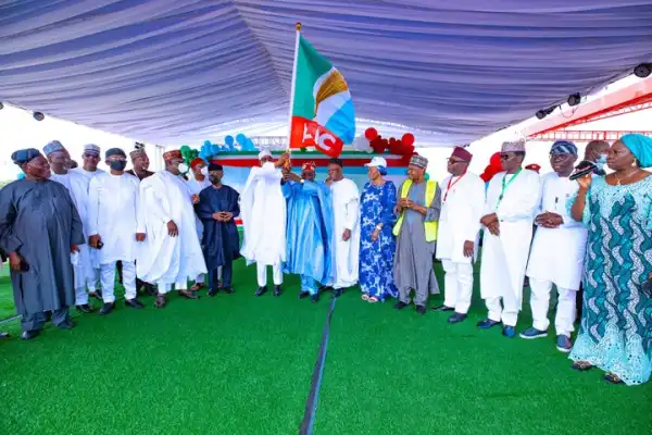 Tinubu To Buhari: You Truly Belong To Everybody, And Nobody