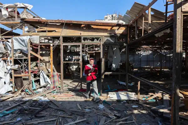 Israeli airstrike on popular Gaza cafe kills Hamas operative, dozens of civilians