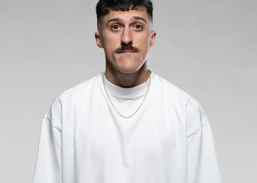 Biography & Career Of Julián Bellese