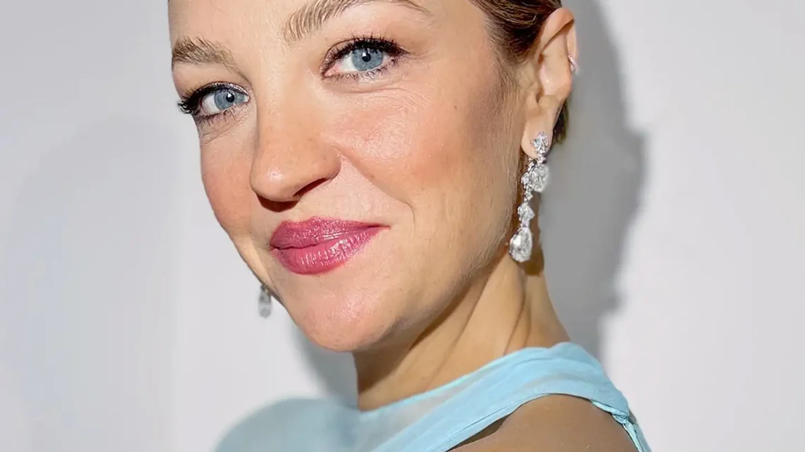 Age & Career Of Abby Elliott