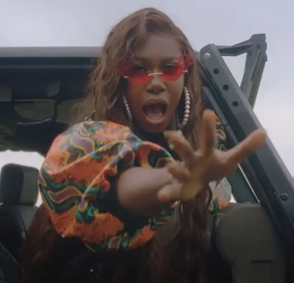 #BBNAIJA: Watch Artiste, Niniola Donate Massively Towards Votes For Laycon (See Video)