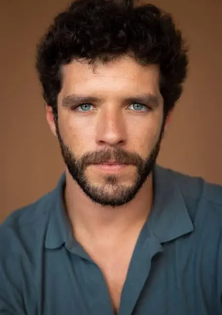 Age & Career Of Tomás Alves