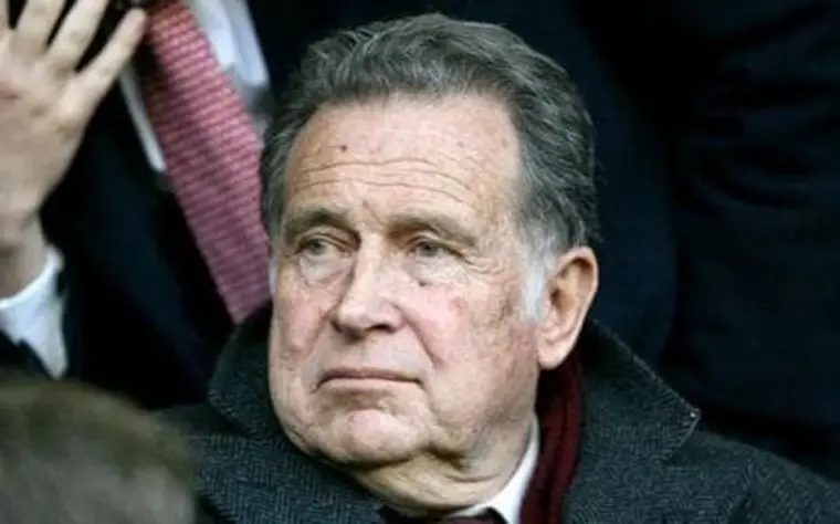 Ex-Arsenal director Richard Carr is dead