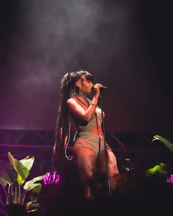 Summer Walker – Santa Baby