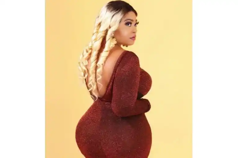 MAD OH!! Biodun Okeowo replies to troll who offered money to spend a night with her