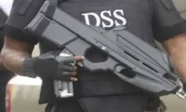 DSS Officer Slumps During Buhari’s Visit, APC Presidential Campaign In Adamawa